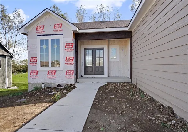 Photo 3 of Single family home for sale at 1146 Bluestem Cir, Baldwin City, KS 66006 | MLS# 2642450 | Listing updated on 2026-09-27