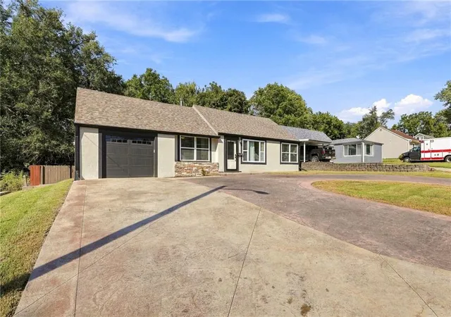 Photo 3 of Single family home for sale at 3306 Hagemann St, Kansas City, KS 66106 | MLS# 2642497 | Listing updated on 2026-09-18