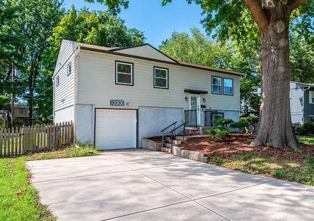 Photo 1 of Single family home for sale at 9930 England Dr, Overland Park, KS 66212 | MLS# 2642574 | Listing updated on 2026-09-20