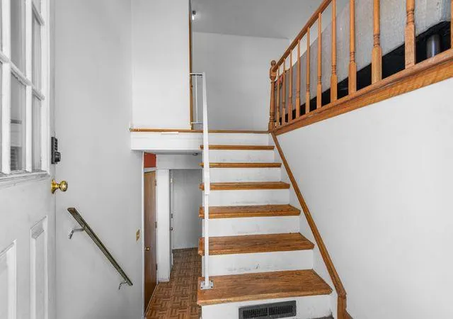 Photo 2 of Single family home for sale at 9930 England Dr, Overland Park, KS 66212 | MLS# 2642574 | Listing updated on 2026-09-20