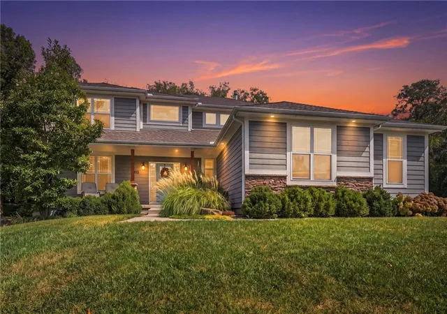 Photo 1 of Single family home for sale at 433 N Winnebago Dr, Lake Winnebago, MO 64034 | MLS# 2642587 | Listing updated on 2026-09-22