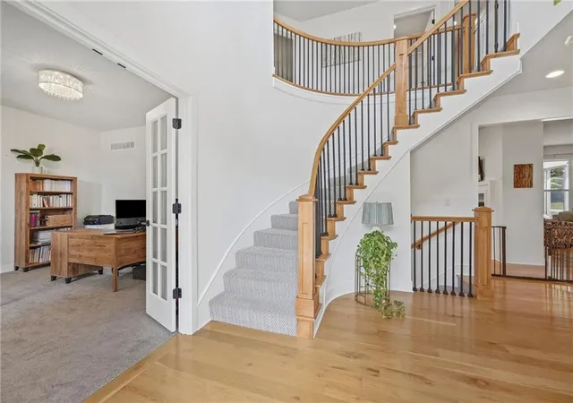 Photo 2 of Single family home for sale at 433 N Winnebago Dr, Lake Winnebago, MO 64034 | MLS# 2642587 | Listing updated on 2026-09-22