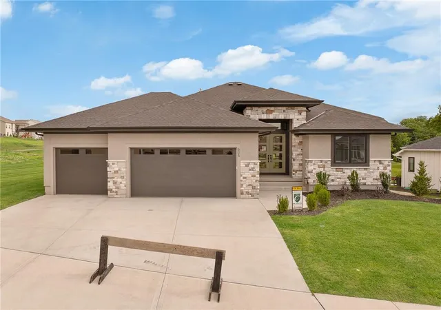 Photo 1 of Sale Pending at 620 Turnbridge Dr, Raymore, MO 64083 | MLS# 2642634 | Listing updated on 2026-09-17