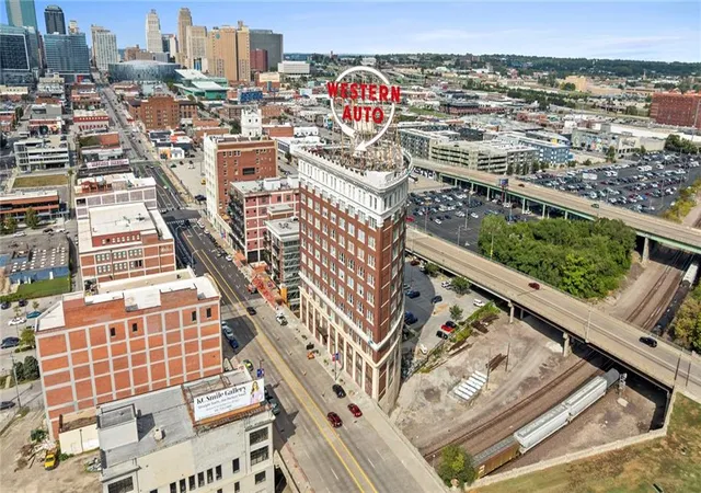 Condo for sale at 2107 Grand Blvd #309, Kansas City, MO 64108 | MLS# 2642670