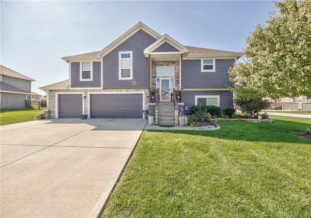 Photo 2 of Single family home for sale at 14173 Ashbury Ct, Basehor, KS 66007 | MLS# 2642738 | Listing updated on 2026-09-18