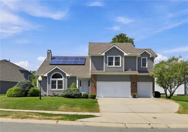 Photo 1 of Single family home for sale at 6726 N Charleston Dr, Kansas City, MO 64119 | MLS# 2642755 | Listing updated on 2026-10-07