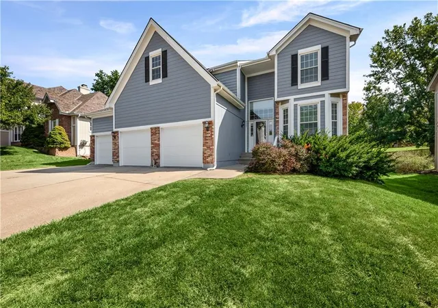 Photo 3 of Single family home for sale at 9407 N Tracy Ave, Kansas City, MO 64155 | MLS# 2642905 | Listing updated on 2026-10-07