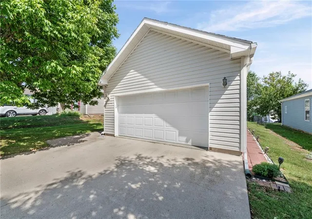 Photo 2 of Single family home for sale at 12211 N Pomona Ave, Kansas City, MO 64163 | MLS# 2642912 | Listing updated on 2026-09-18