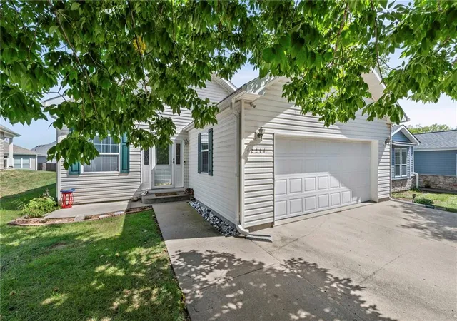 Photo 3 of Single family home for sale at 12211 N Pomona Ave, Kansas City, MO 64163 | MLS# 2642912 | Listing updated on 2026-09-18
