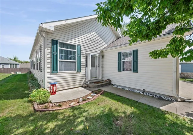 Photo 3 of Single family home for sale at 12211 N Pomona Ave, Kansas City, MO 64163 | MLS# 2642912 | Listing updated on 2026-09-18
