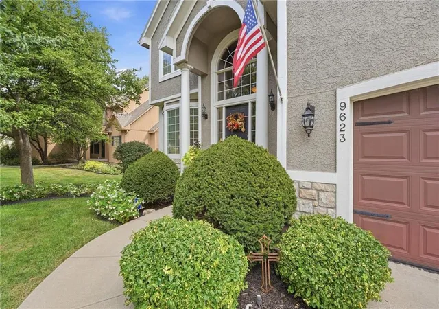 Photo 3 of Single family home for sale at 9623 Falcon Valley Dr, Lenexa, KS 66220 | MLS# 2642918 | Listing updated on 2026-09-18
