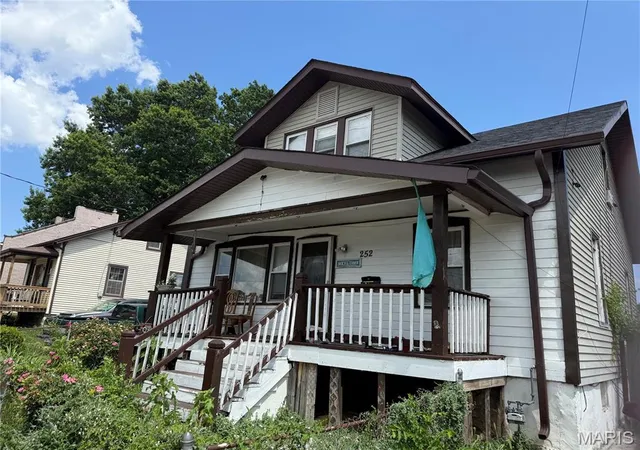 Photo 1 of Sale Pending at 252 Wachtel Ave, St Louis, MO 63125 | MLS# MIS25049019 | Listing updated on 2026-09-18