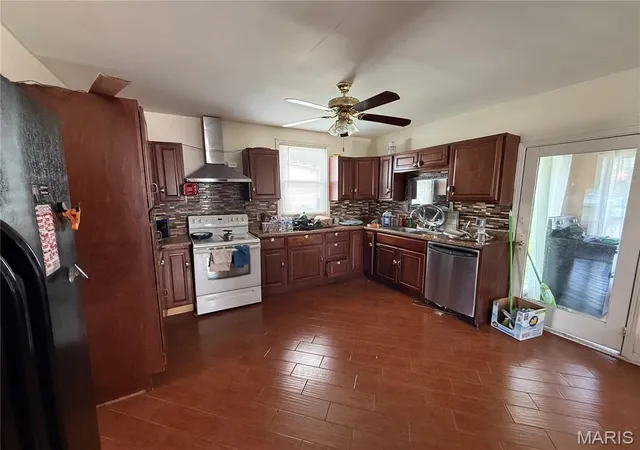 Photo 3 of Sale Pending at 252 Wachtel Ave, St Louis, MO 63125 | MLS# MIS25049019 | Listing updated on 2026-09-18