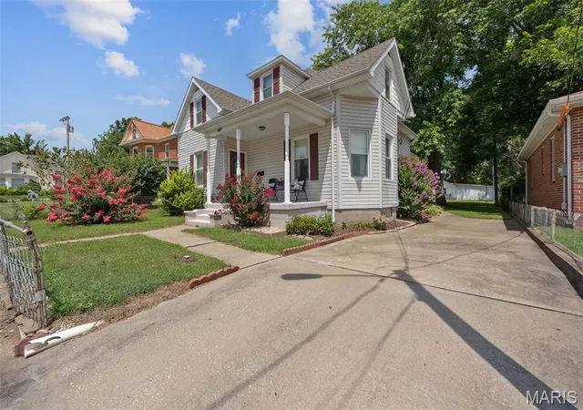 Photo 3 of Single family home for sale at 640 N 3rd St, Sainte Genevieve, MO 63670 | MLS# MIS25049949 | Listing updated on 2026-09-18