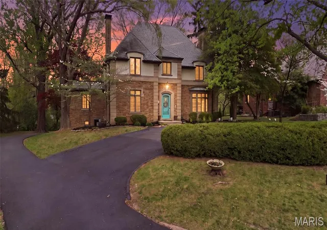 Photo 2 of Single family home for sale at 22 Country Club Pl, Belleville, IL 62223 | MLS# MIS26000664 | Listing updated on 2026-09-17
