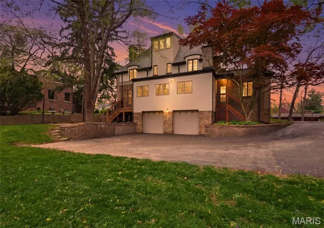 Photo 3 of Single family home for sale at 22 Country Club Pl, Belleville, IL 62223 | MLS# MIS26000664 | Listing updated on 2026-09-17