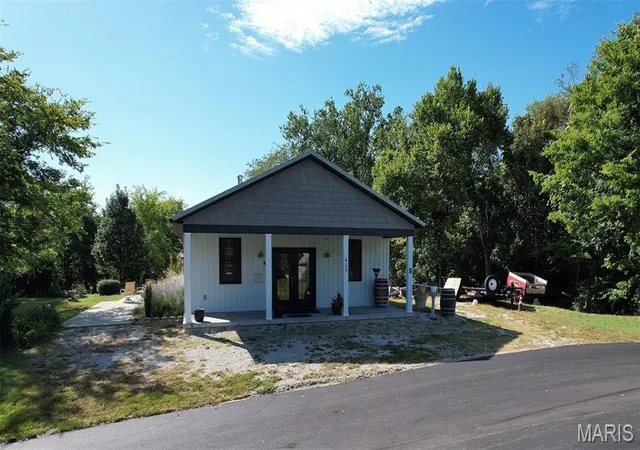 Single family home for sale at 419 Olive St, Villa Ridge, MO 63089 | MLS# MIS26001387