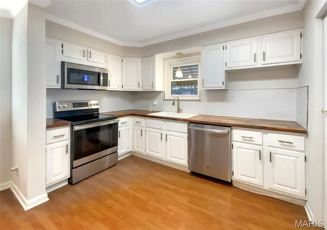 Photo 2 of Sale Pending at 826 Catskill Dr, Saint Louis, MO 63125 | MLS# MIS26002995 | Listing updated on 2026-09-18