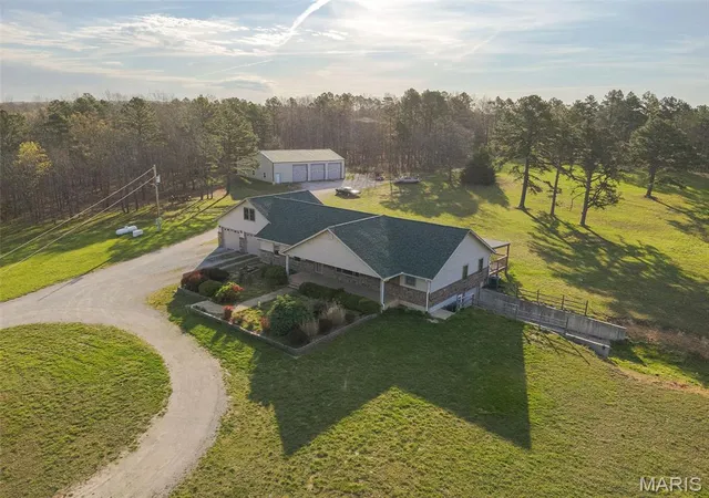 Photo 3 of Single family home for sale at 19056 Country Road 427, Summersville, MO 65571 | MLS# MIS26005382 | Listing updated on 2026-10-08