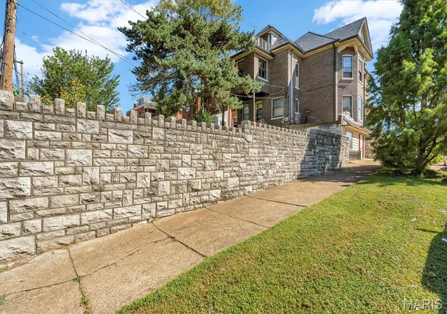 Photo 2 of Single family home for sale at 3831 S Grand Blvd, Saint Louis, MO 63118 | MLS# MIS26005502 | Listing updated on 2026-10-05