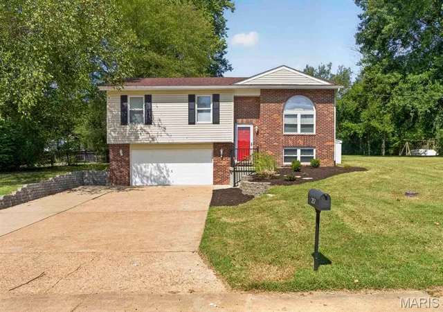 Photo 1 of Sale Pending at 2157 Gregory Dr, Pacific, MO 63069 | MLS# MIS26007951 | Listing updated on 2026-09-28