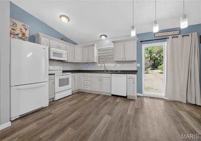 Photo 3 of Sale Pending at 2157 Gregory Dr, Pacific, MO 63069 | MLS# MIS26007951 | Listing updated on 2026-09-28