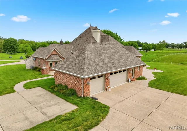 Photo 3 of Single family home for sale at 2662 N Hwy 79, Elsberry, MO 63343 | MLS# MIS26010273 | Listing updated on 2026-09-17