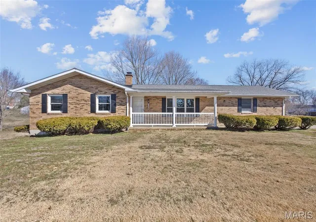 Photo 3 of Sale Pending at 235 Gerard St, Sainte Genevieve, MO 63670 | MLS# MIS26011600 | Listing updated on 2026-09-16