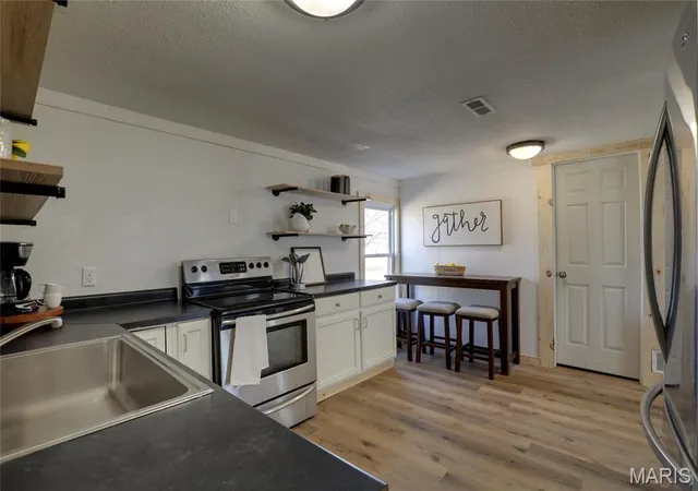 Photo 3 of Sale Pending at 202 Congress St, La Belle, MO 63447 | MLS# MIS26011954 | Listing updated on 2026-09-16