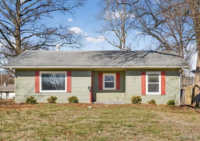 Photo 2 of Single family home for sale at 1825 Muren Blvd, Belleville, IL 62221 | MLS# MIS26014121 | Listing updated on 2026-10-05