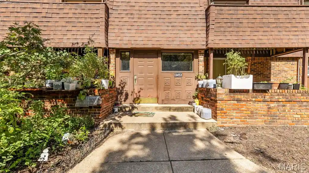 Listing Photo 2 - Condo for sale in 13453 Coliseum Dr located at 13453 Coliseum Dr, Chesterfield, MO 63017 - Unit 13453 Coliseum Dr