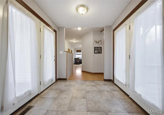 Photo 4 of Single family home for sale at 284 White Rd, Montgomery City, MO 63361 | MLS# MIS26017253 | Listing updated on 2026-09-17