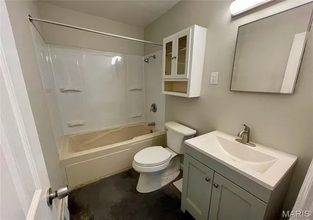 Photo 4 of Single family home for sale at 10121 Baron Dr, Saint Louis, MO 63136 | MLS# MIS26021241 | Listing updated on 2026-09-30