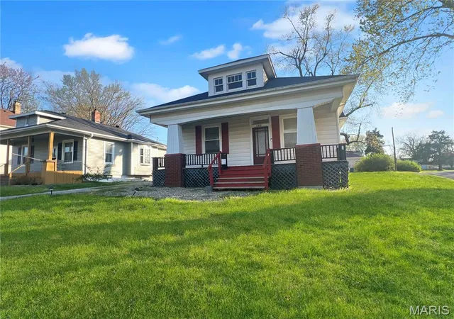 Photo 1 of Single family home for sale at 400 Rebecca Ave, Collinsville, IL 62234 | MLS# MIS26021387 | Listing updated on 2026-09-28