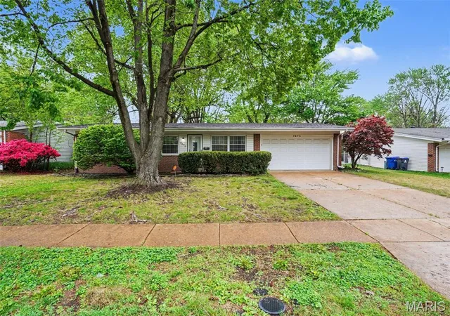 Photo 1 of Single family home for sale at 2675 Narraganset Dr, Florissant, MO 63033 | MLS# MIS26021908 | Listing updated on 2026-10-06