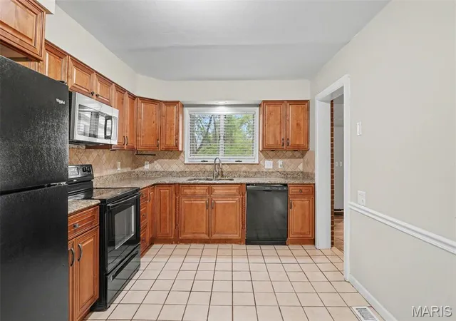 Photo 4 of Single family home for sale at 2675 Narraganset Dr, Florissant, MO 63033 | MLS# MIS26021908 | Listing updated on 2026-10-06