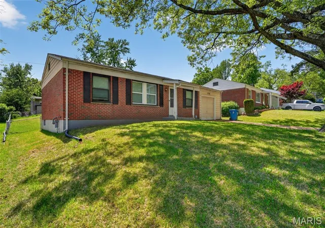 Photo 3 of Single family home for sale at 1748 Atmore Dr, Saint Louis, MO 63136 | MLS# MIS26023040 | Listing updated on 2026-09-30