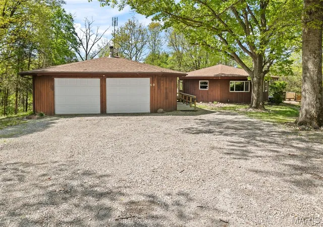 Photo 1 of Single family home for sale at 60 My Ln, Hillsboro, IL 62049 | MLS# MIS26025384 | Listing updated on 2026-09-19
