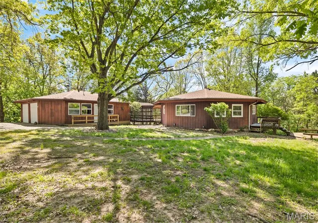 Photo 2 of Single family home for sale at 60 My Ln, Hillsboro, IL 62049 | MLS# MIS26025384 | Listing updated on 2026-09-19