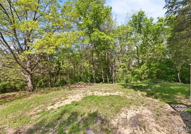Photo 4 of Single family home for sale at 60 My Ln, Hillsboro, IL 62049 | MLS# MIS26025384 | Listing updated on 2026-09-19