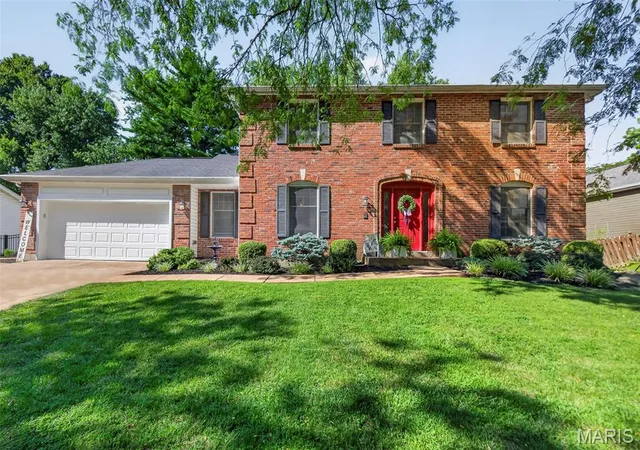 Photo 2 of Sale Pending at 3636 Whispering Ridge Ln, St Louis, MO 63129 | MLS# MIS26025587 | Listing updated on 2026-09-16