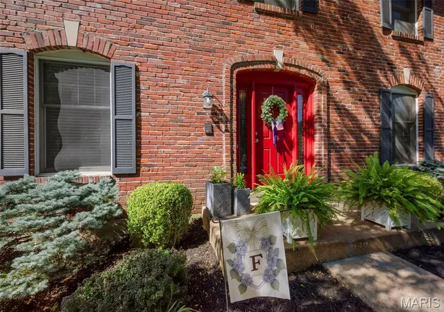 Photo 3 of Sale Pending at 3636 Whispering Ridge Ln, St Louis, MO 63129 | MLS# MIS26025587 | Listing updated on 2026-09-16