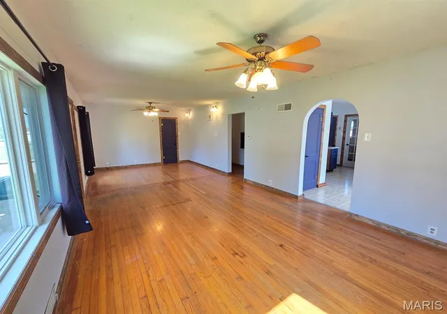 Photo 4 of Single family home for sale at 304 E Quincy St, Lewistown, MO 63452 | MLS# MIS26027093 | Listing updated on 2026-09-17