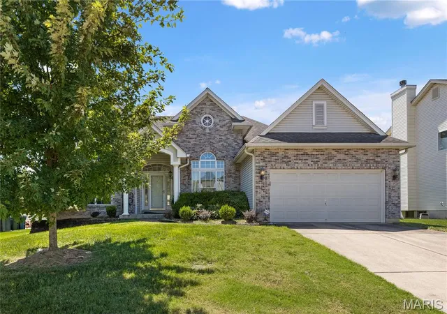 Photo 1 of Sale Pending at 1968 Timberwood Crossing Dr, Florissant, MO 63031 | MLS# MIS26027381 | Listing updated on 2026-09-28