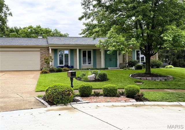 Photo 2 of Single family home for sale at 8 Sweet Meadows Ln, Ballwin, MO 63011 | MLS# MIS26028045 | Listing updated on 2026-10-03