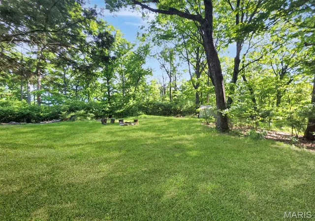 Photo 3 of Sale Pending at 40 Rainbow Trl, Arnold, MO 63010 | MLS# MIS26029169 | Listing updated on 2026-09-30