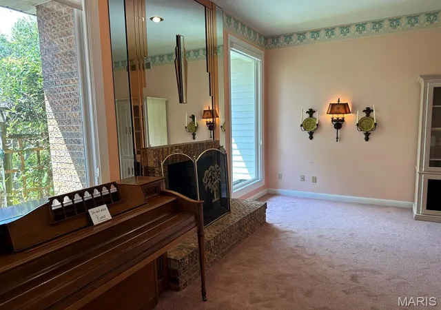 Photo 2 of Single family home for sale at 4 Grayson Ridge Dr, Washington, MO 63090 | MLS# MIS26029268 | Listing updated on 2026-09-17