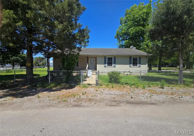 Single family home for sale at 403 Tyler St, East Prairie, MO 63845 | MLS# MIS26029749