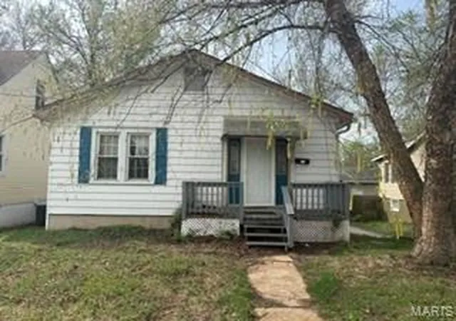 Photo 1 of Sale Pending at 9078 Patrick Dr, St Louis, MO 63114 | MLS# MIS26030049 | Listing updated on 2026-09-29