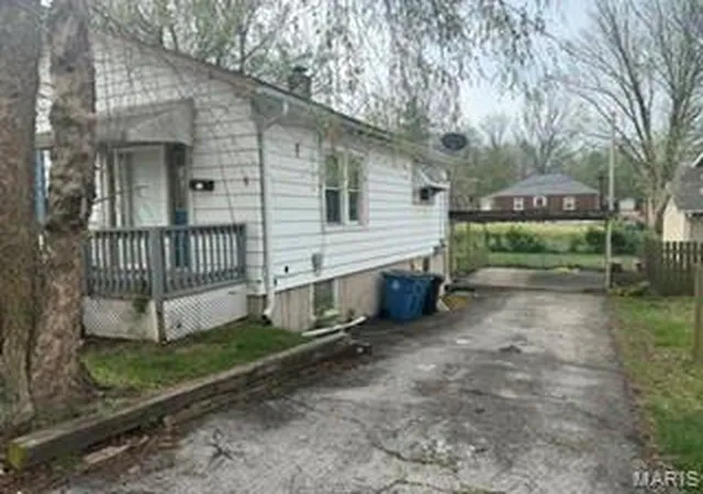 Photo 2 of Sale Pending at 9078 Patrick Dr, St Louis, MO 63114 | MLS# MIS26030049 | Listing updated on 2026-09-29